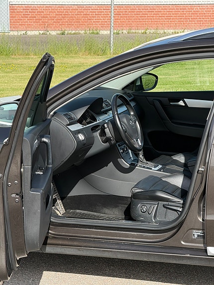 Volkswagen Passat Alltrack 4 of 5
