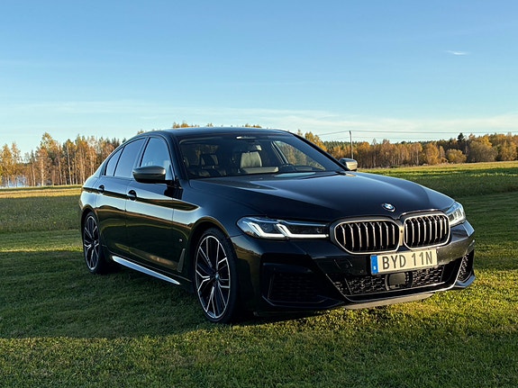 BMW M550i 3 of 5