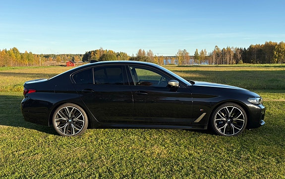 BMW M550i 4 of 5