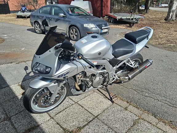 Suzuki SV1000 4 of 5