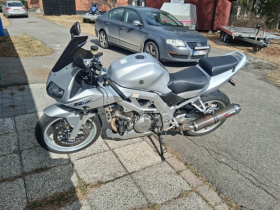 Suzuki SV1000 2 of 5