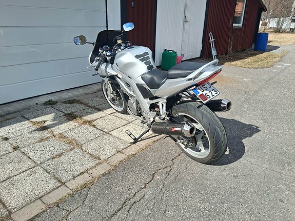 Suzuki SV1000 5 of 5