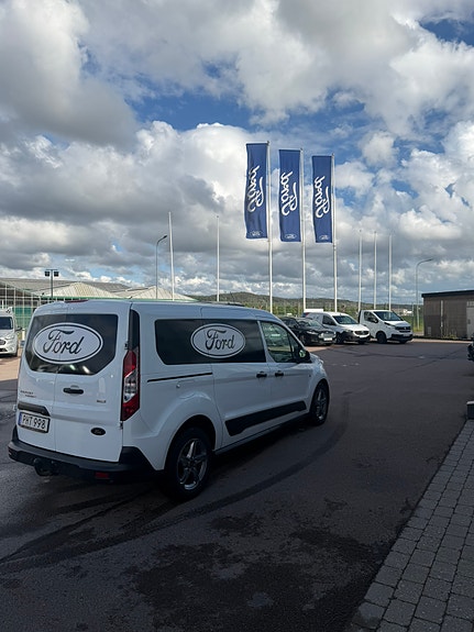 Ford Transit Connect 4 of 5