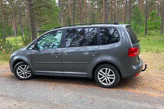 Volkswagen Touran 3 of 5