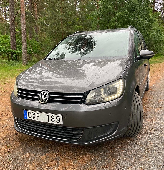 Volkswagen Touran 2 of 5