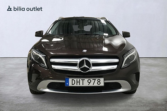 Mercedes-Benz GLA220 3 of 5