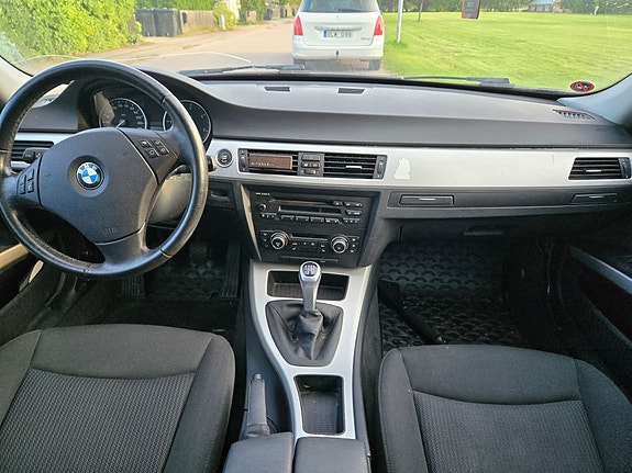 BMW 318d 6 of 8