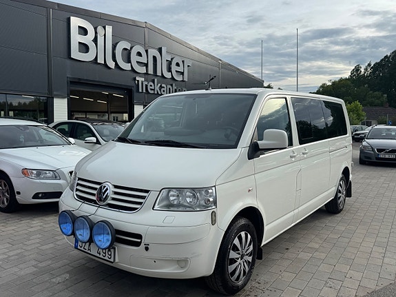 Volkswagen Caravelle 2 of 5