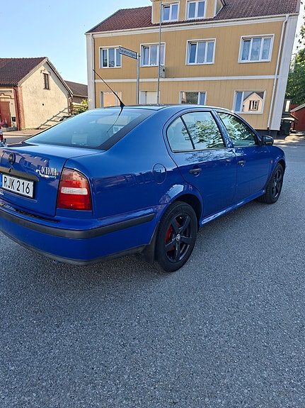 Skoda Octavia 2 of 5