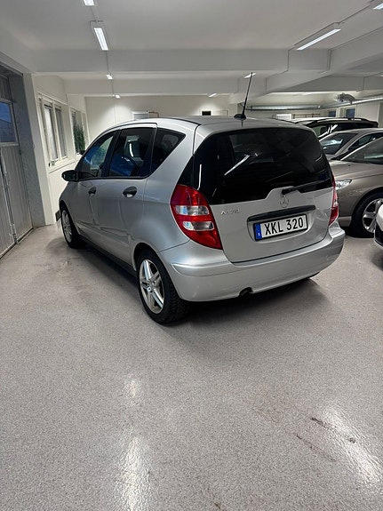 Mercedes-Benz A170 4 of 5