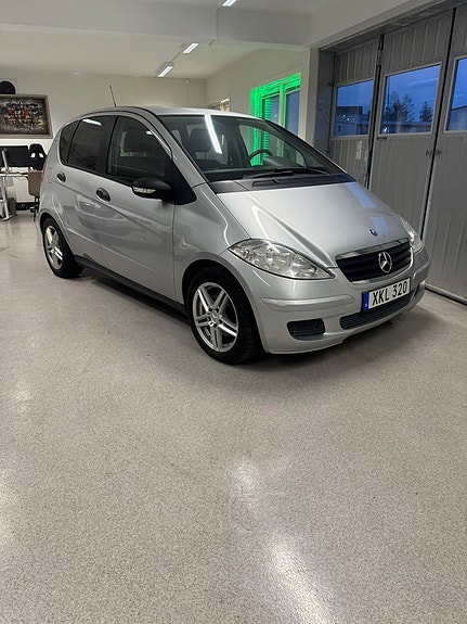Mercedes-Benz A170 2 of 5