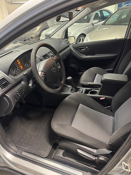 Mercedes-Benz A170 7 of 10