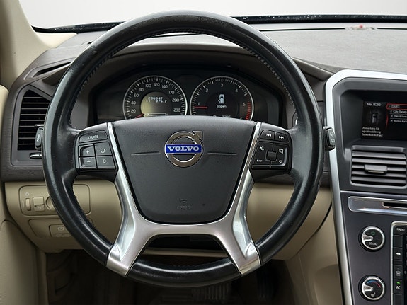 Volvo XC60 13 of 30