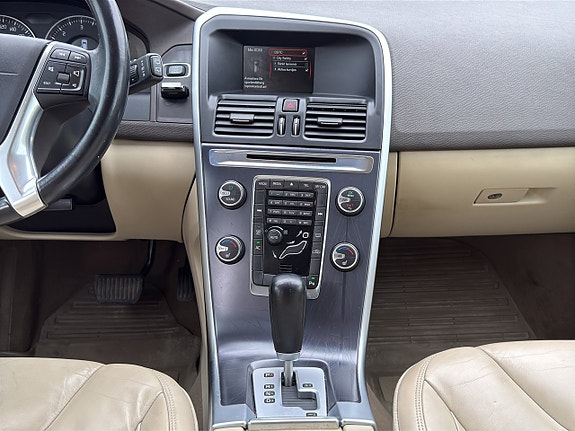 Volvo XC60 14 of 30