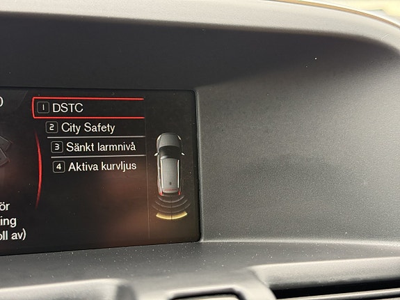 Volvo XC60 25 of 30