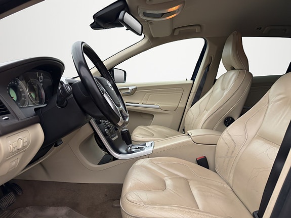 Volvo XC60 11 of 30