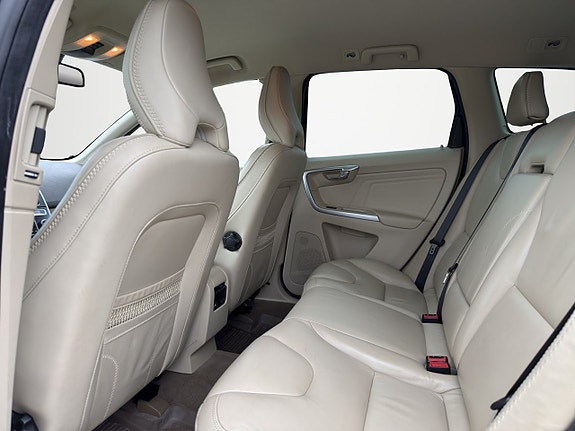Volvo XC60 17 of 30