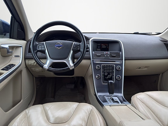 Volvo XC60 12 of 30