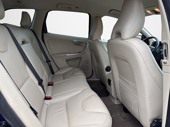 Volvo XC60 18 of 30