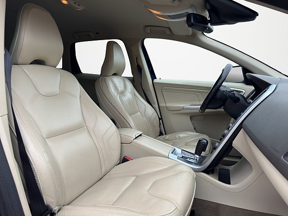 Volvo XC60 15 of 30