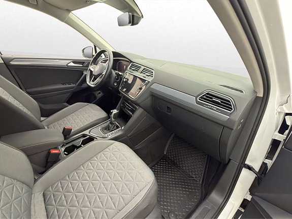 Volkswagen Tiguan 10 of 30
