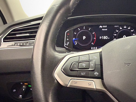Volkswagen Tiguan 17 of 30