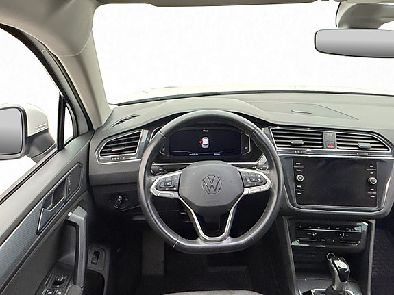 Volkswagen Tiguan 11 of 30