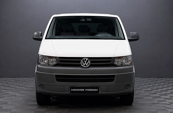 Volkswagen Caravelle 2 of 5