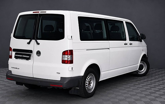 Volkswagen Caravelle 4 of 5