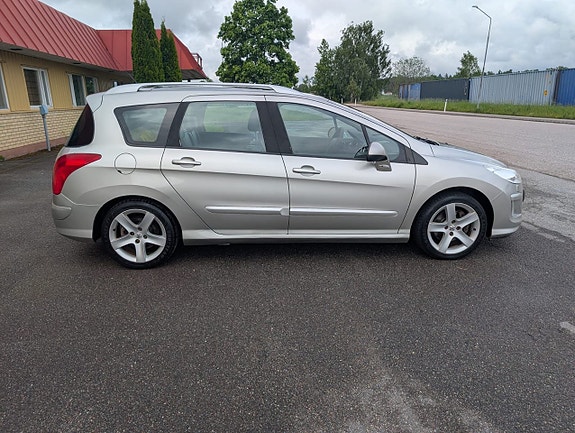 Peugeot 308 SW 4 of 5