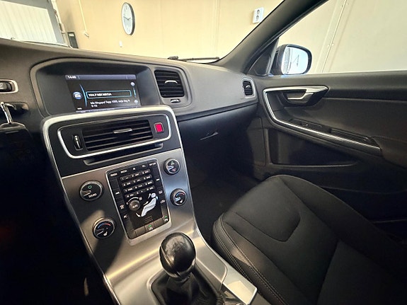 Volvo V60 12 of 18