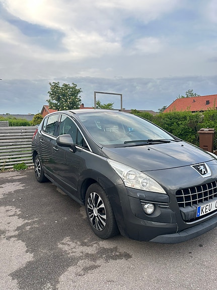 Peugeot 3008 2 of 5