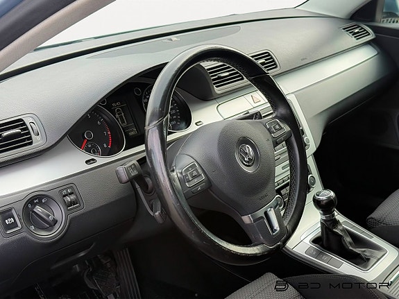 Volkswagen Passat 10 of 15