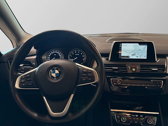 BMW 218i 10 of 11