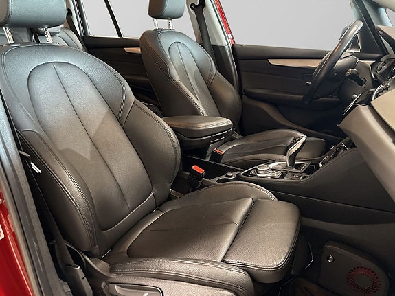 BMW 218i 7 of 11