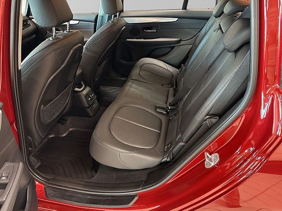 BMW 218i 8 of 11