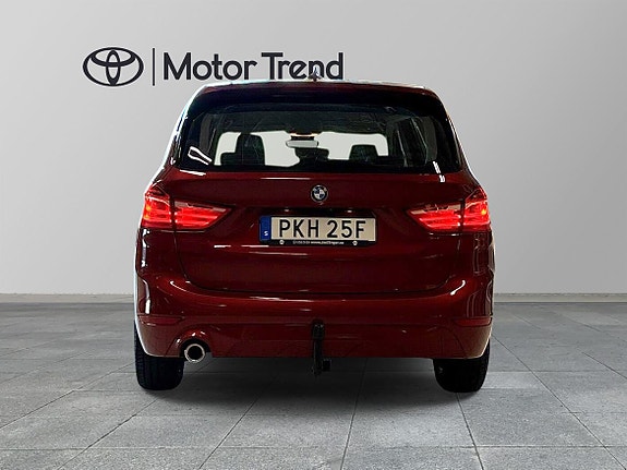 BMW 218i 4 of 11
