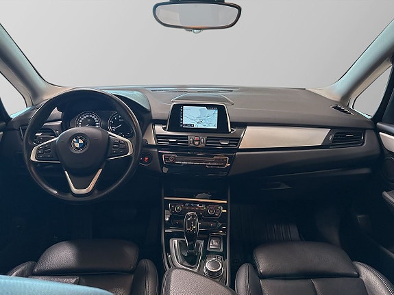 BMW 218i 9 of 11