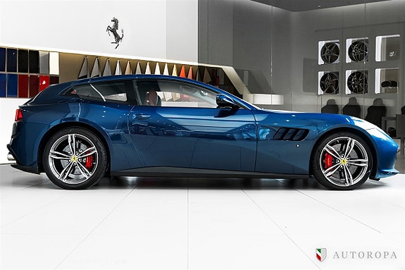 Ferrari Lusso 3 of 5