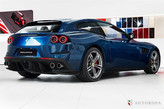 Ferrari Lusso 5 of 5