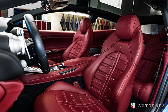 Ferrari Lusso 8 of 10