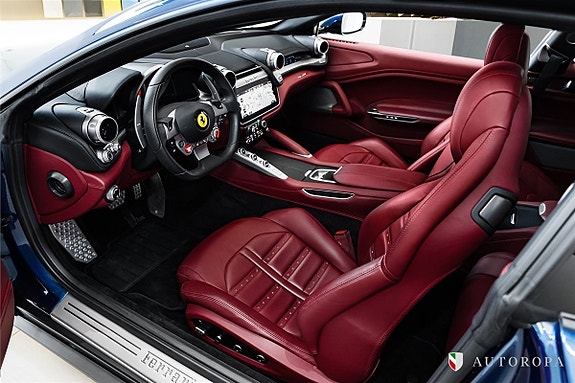 Ferrari Lusso 6 of 10