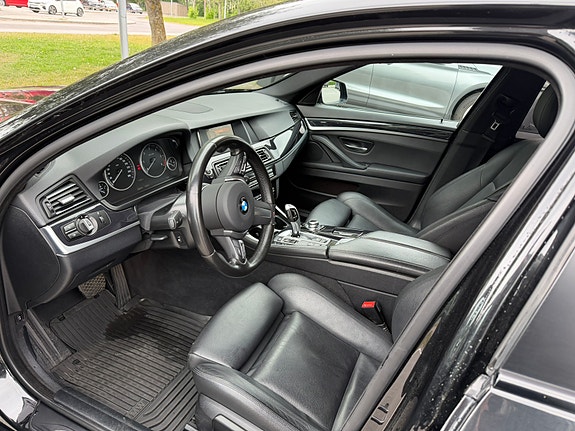 BMW 520d 2 of 5
