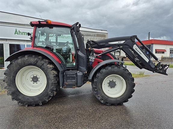 Valtra N174 3 of 7