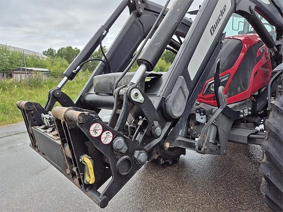 Valtra N174 2 of 7