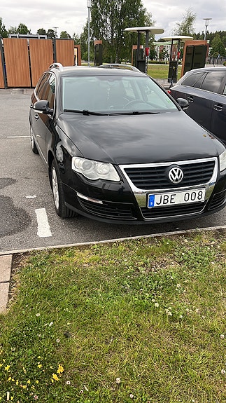 Volkswagen Passat 2 of 5