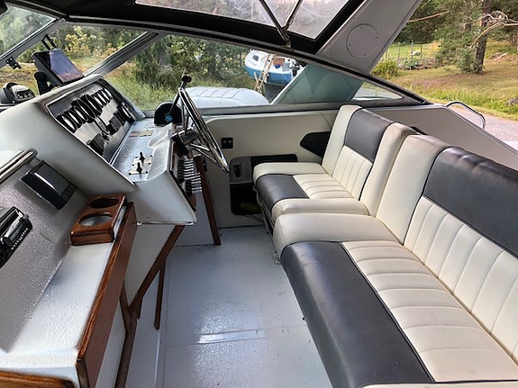 Sea Ray 300 2x Diesel 2 of 11