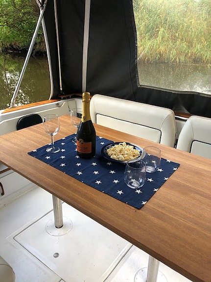 Sea Ray 300 2x Diesel 10 of 11
