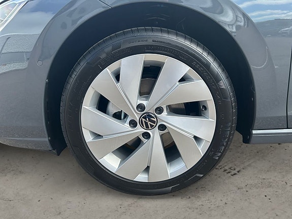 Volkswagen Golf VIII 6 of 9
