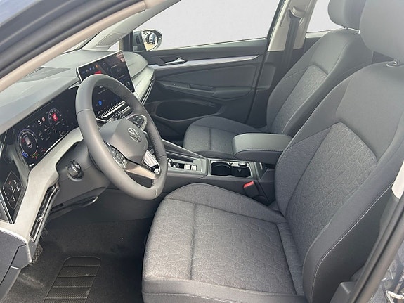 Volkswagen Golf VIII 7 of 9